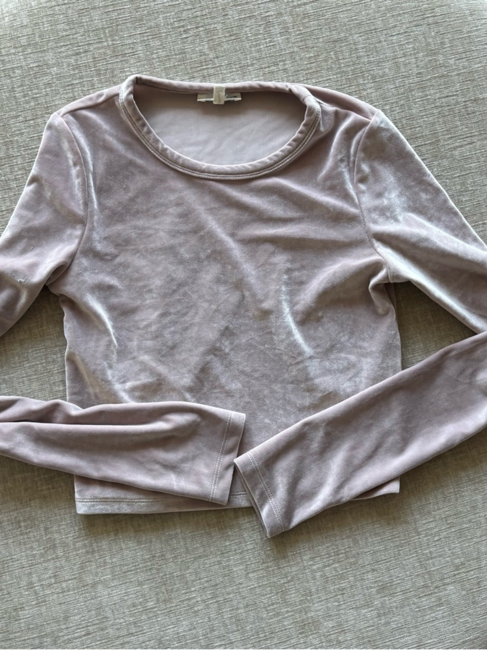 Wilfred Free Velvet Crewneck Cropped Top in Pale Mauve